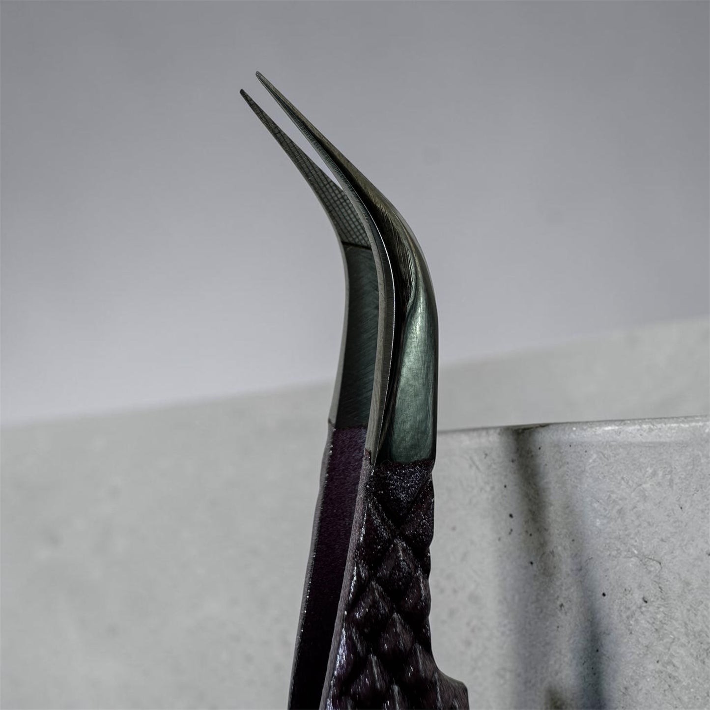 Curved Isolation Tweezer